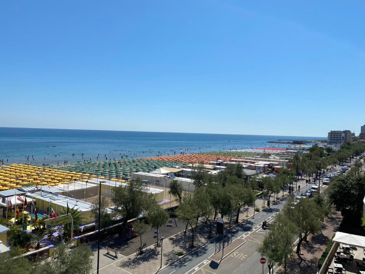 Hotel Nettuno Пезаро Экстерьер фото