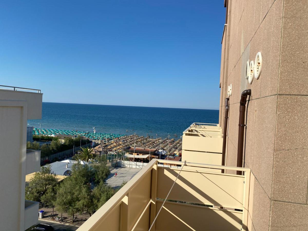 Hotel Nettuno Пезаро Экстерьер фото