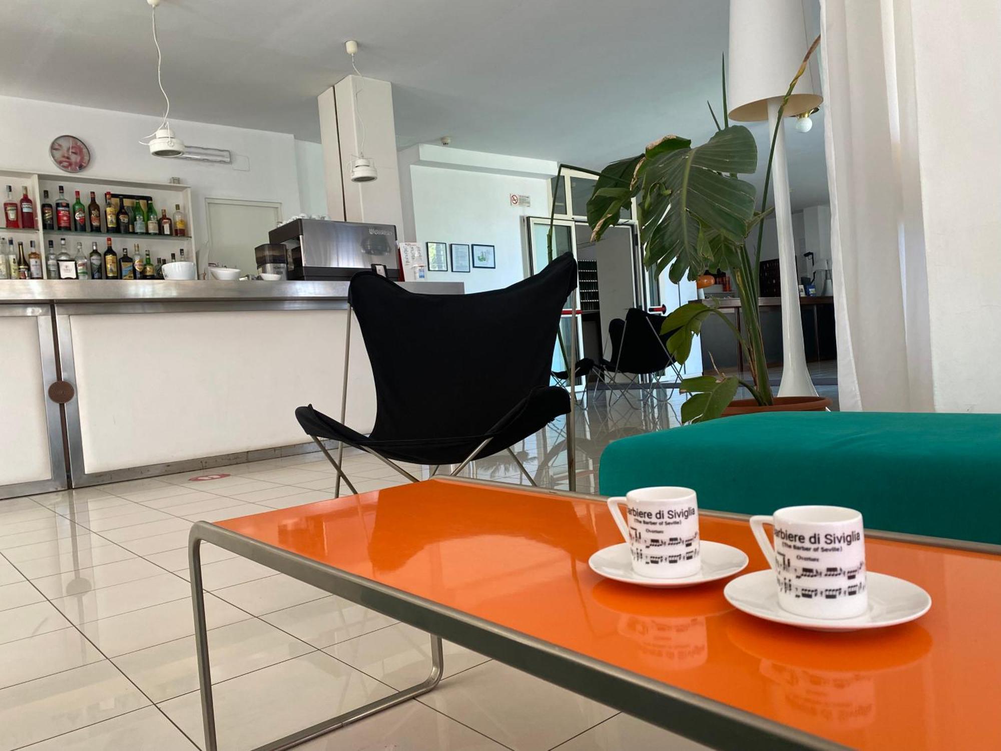 Hotel Nettuno Пезаро Экстерьер фото