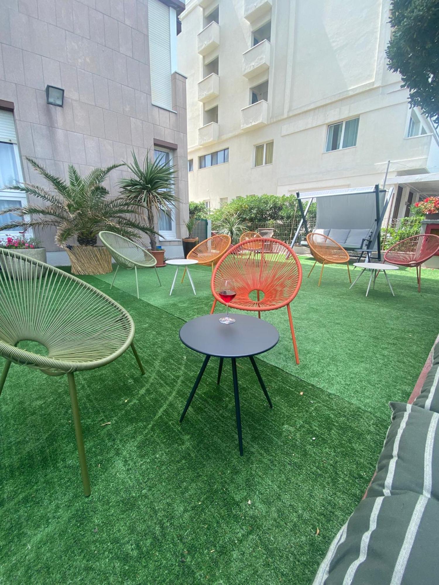 Hotel Nettuno Пезаро Экстерьер фото