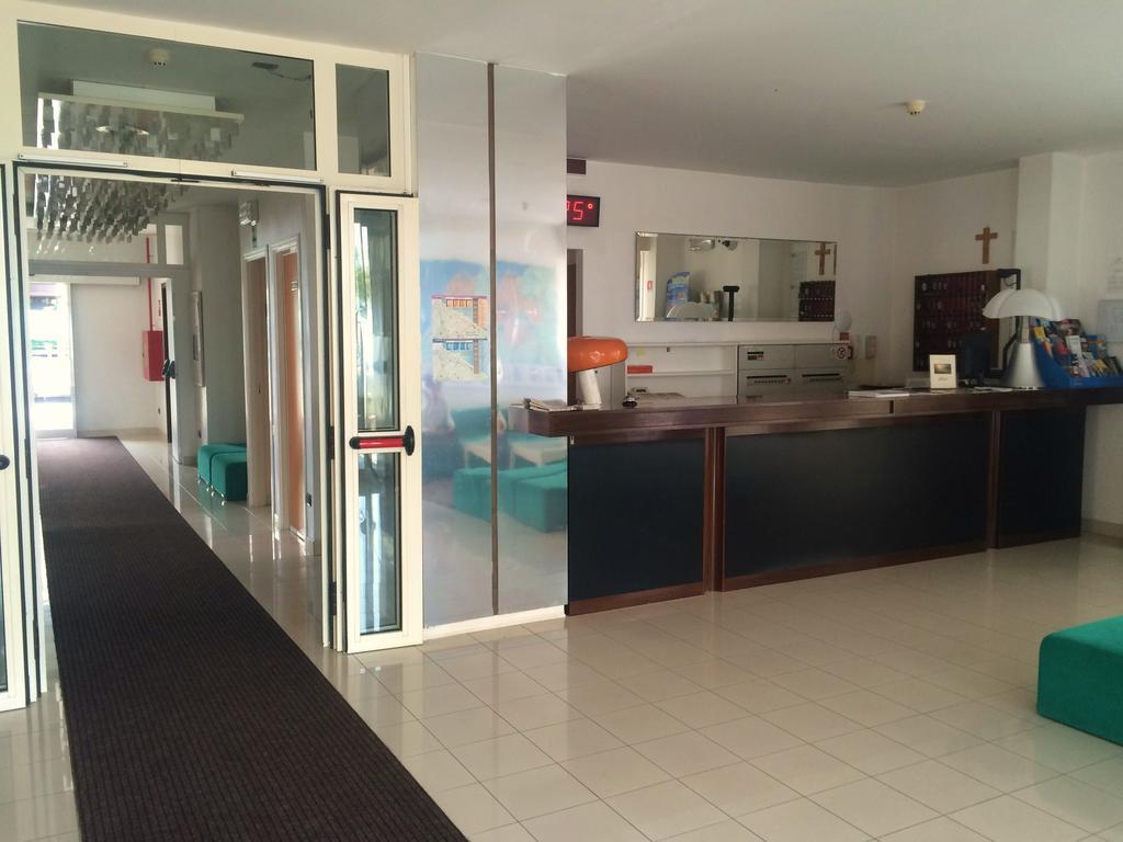 Hotel Nettuno Пезаро Экстерьер фото