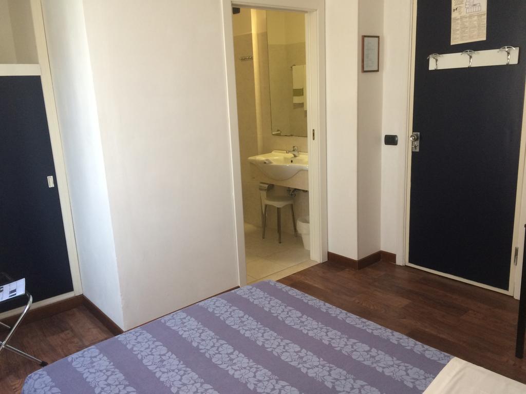 Hotel Nettuno Пезаро Экстерьер фото