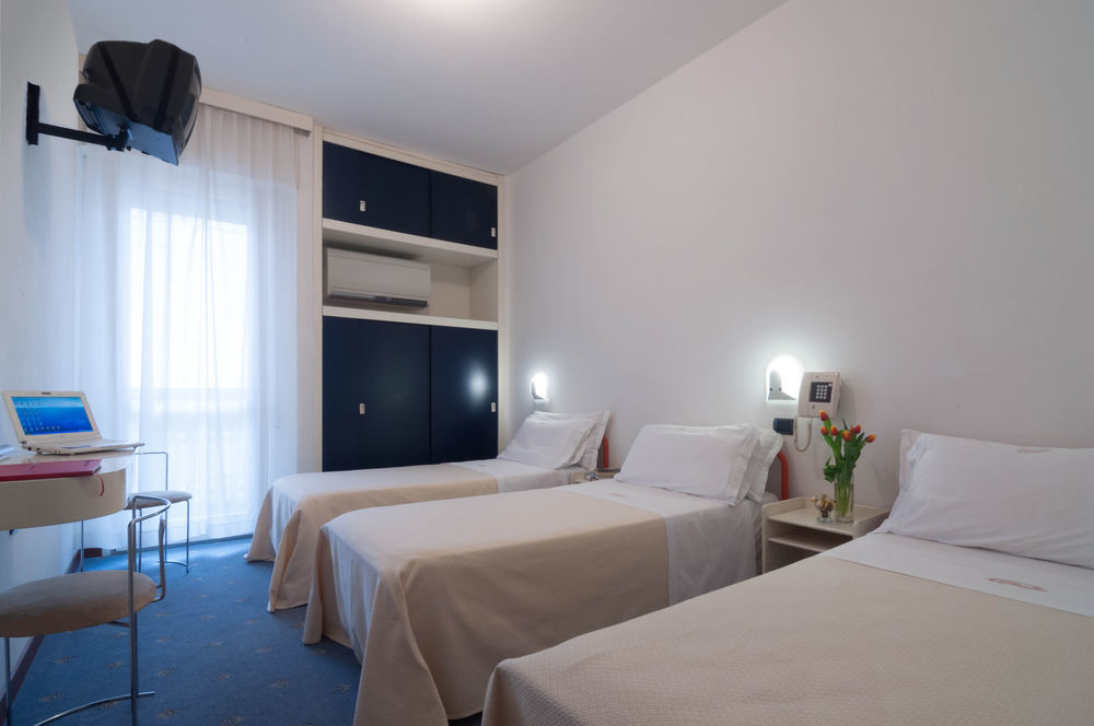 Hotel Nettuno Пезаро Экстерьер фото