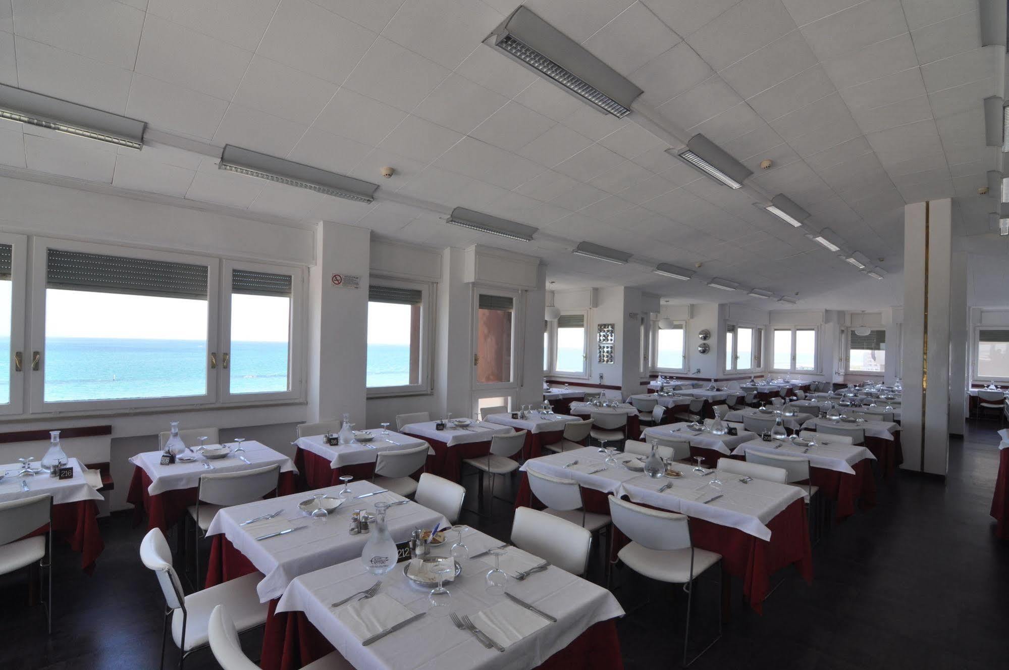 Hotel Nettuno Пезаро Экстерьер фото