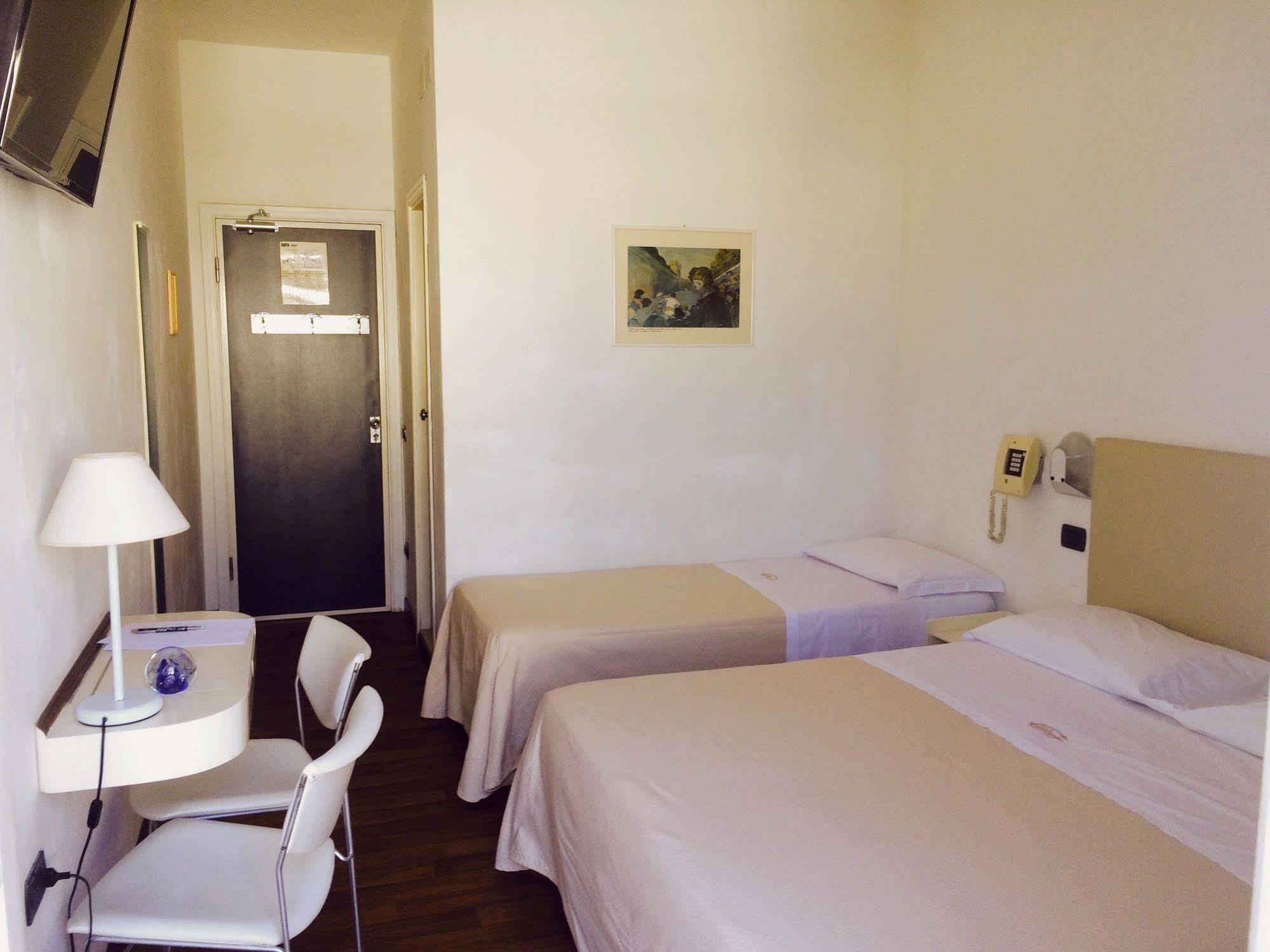Hotel Nettuno Пезаро Экстерьер фото