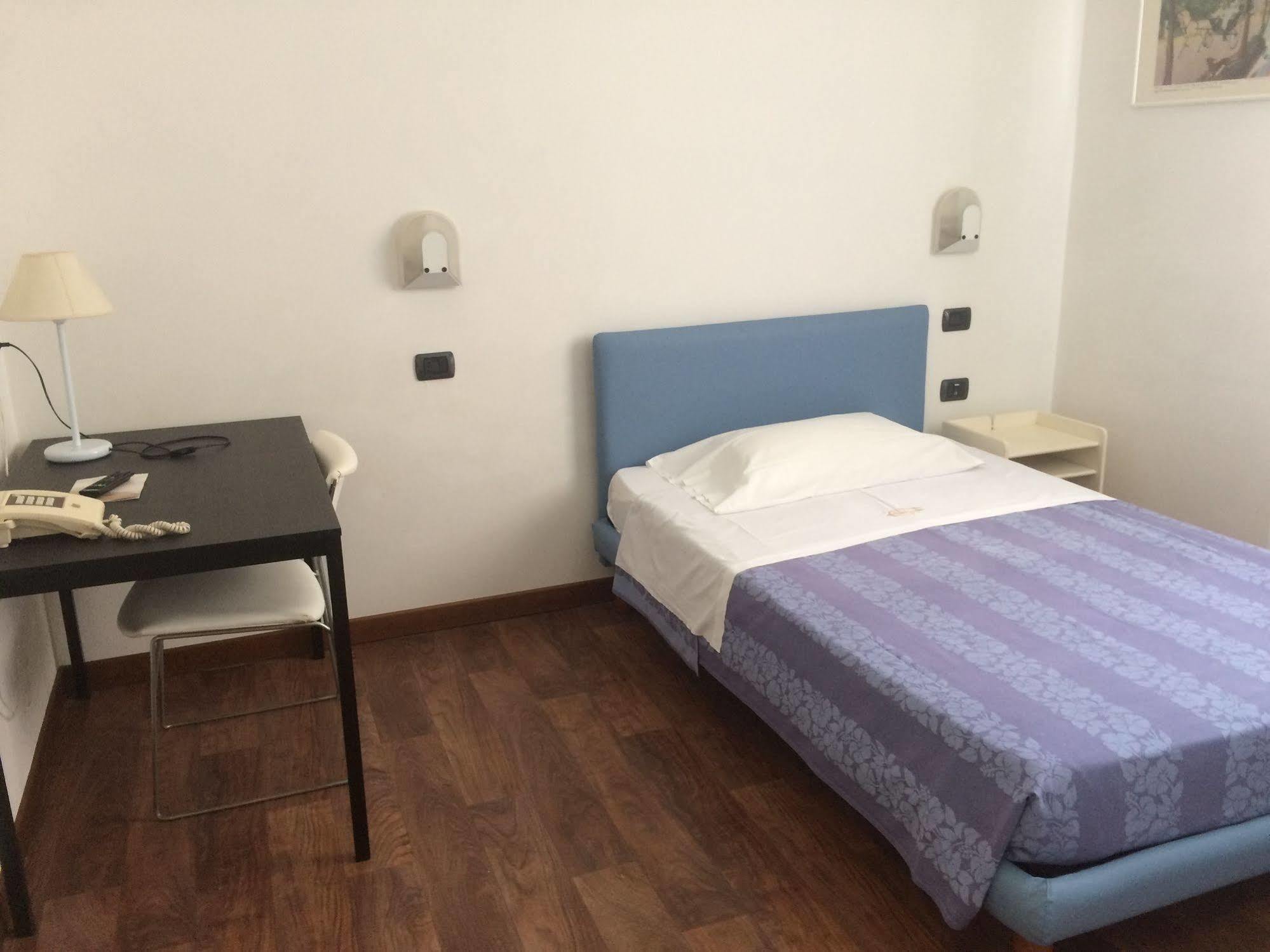 Hotel Nettuno Пезаро Экстерьер фото