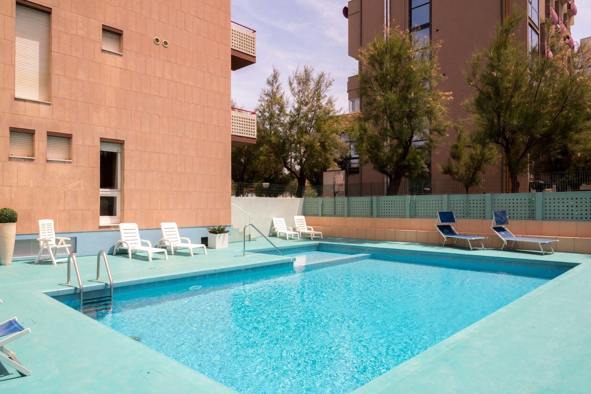 Hotel Nettuno Пезаро Экстерьер фото