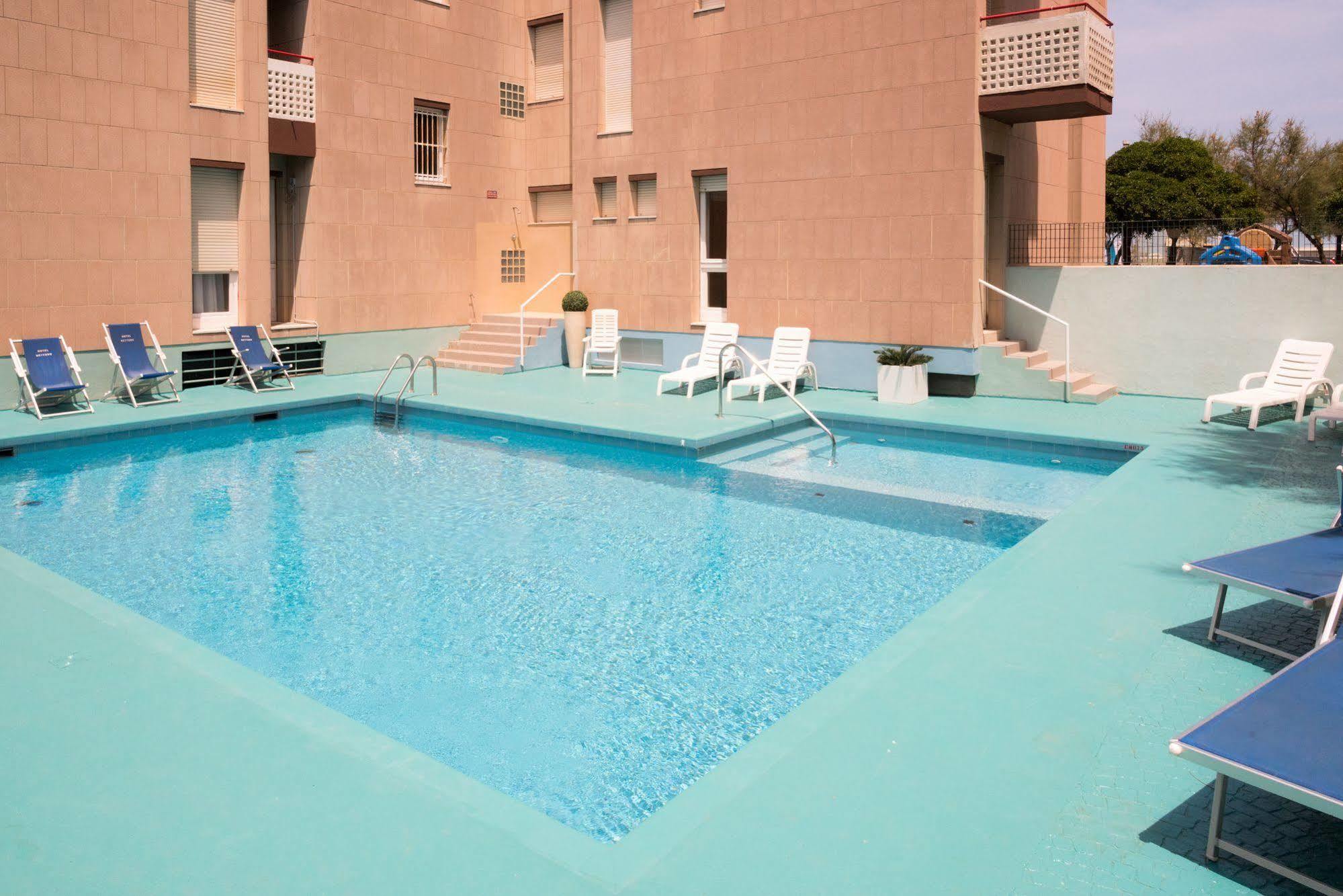 Hotel Nettuno Пезаро Экстерьер фото