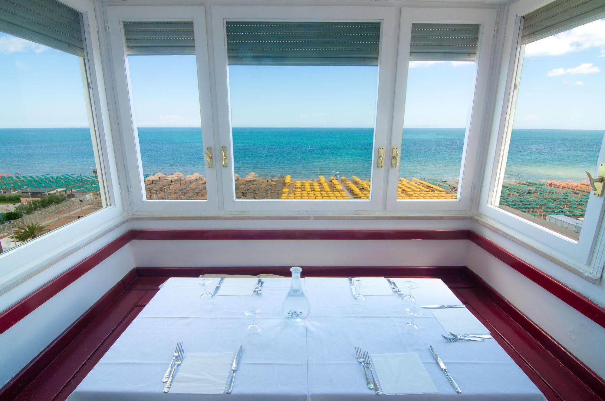 Hotel Nettuno Пезаро Экстерьер фото