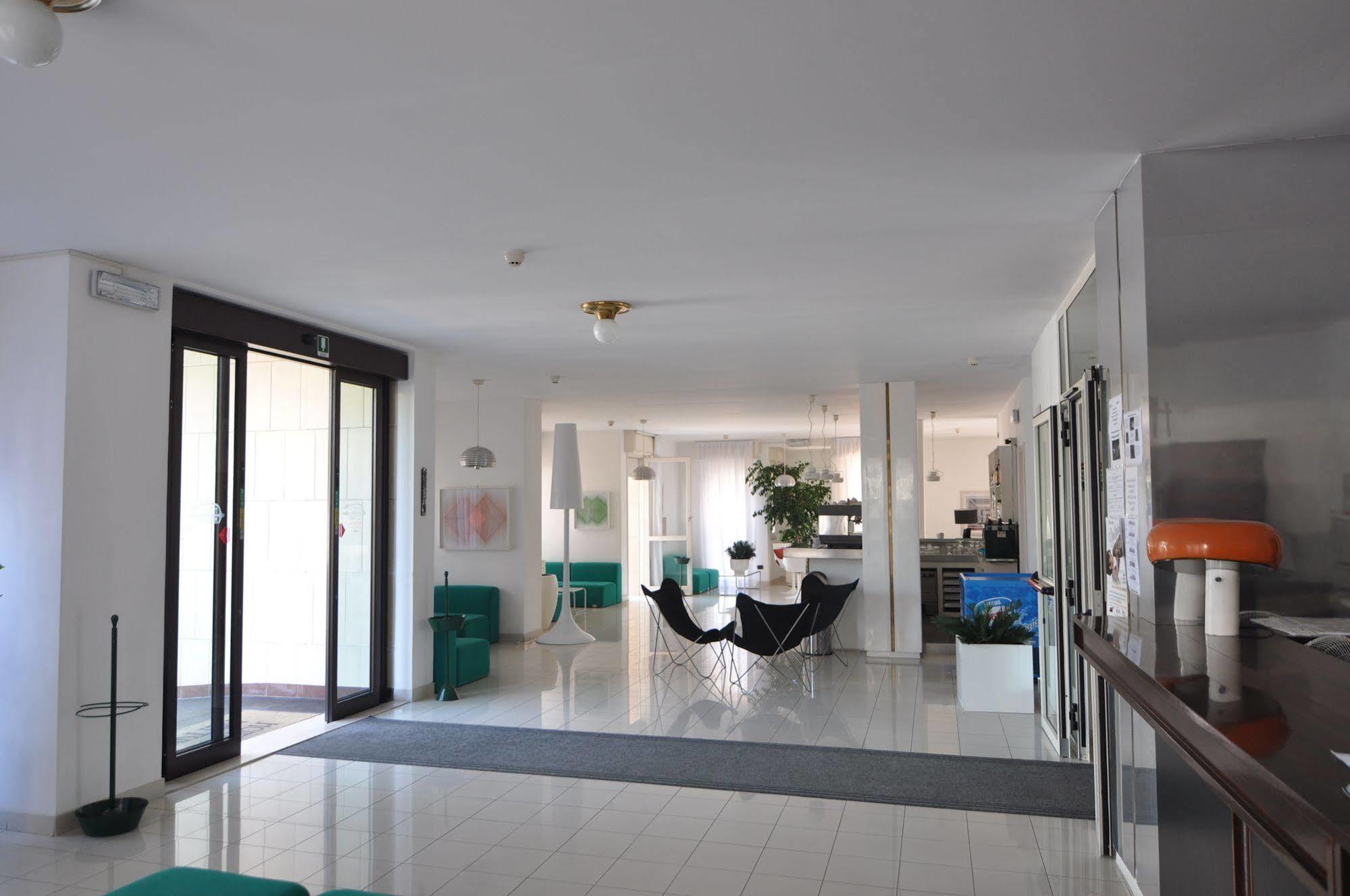Hotel Nettuno Пезаро Экстерьер фото