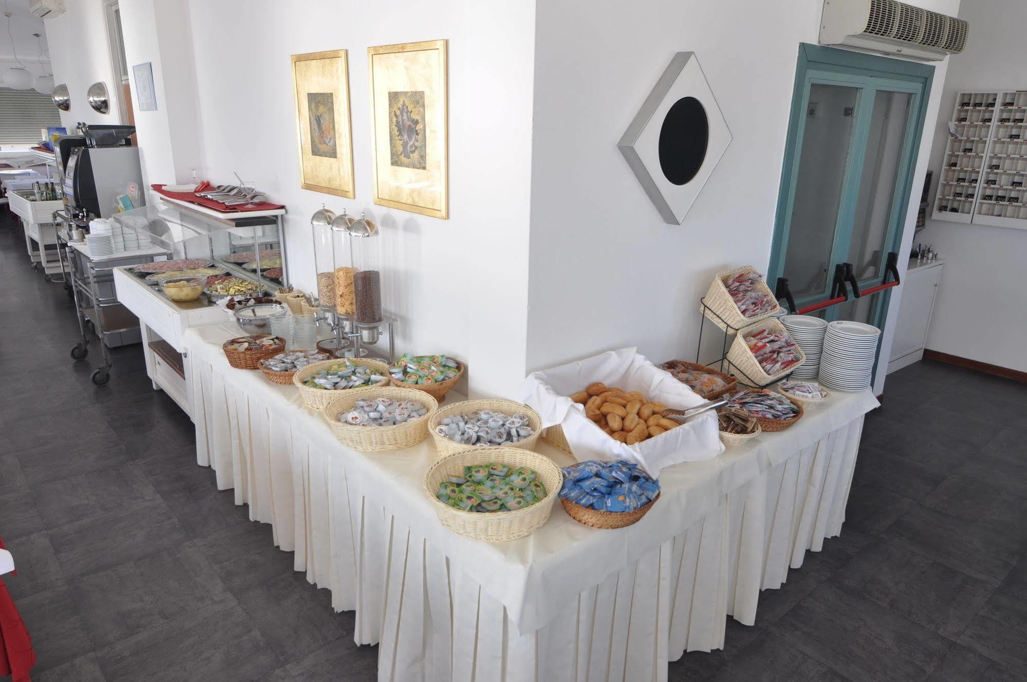 Hotel Nettuno Пезаро Экстерьер фото