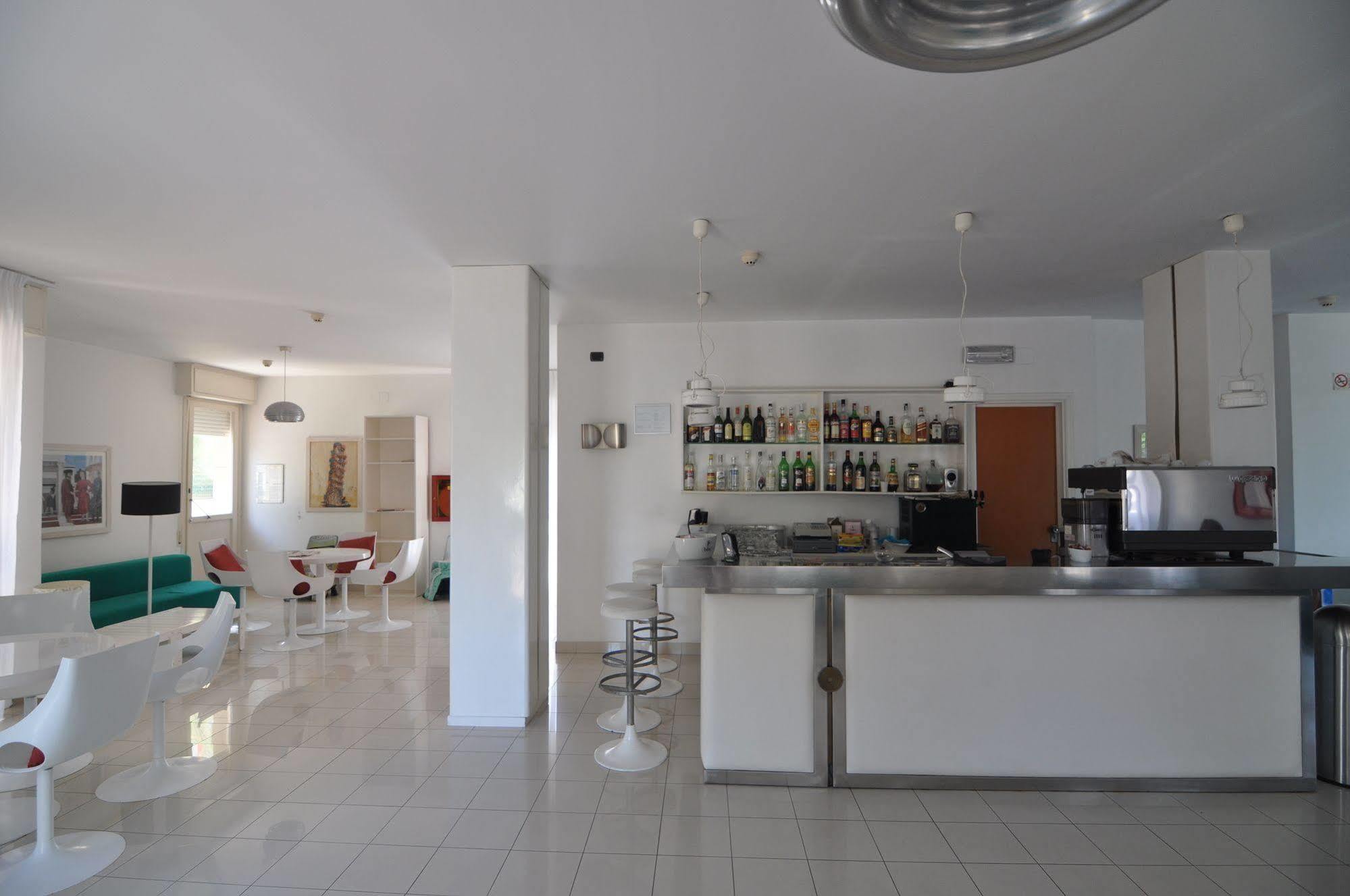 Hotel Nettuno Пезаро Экстерьер фото