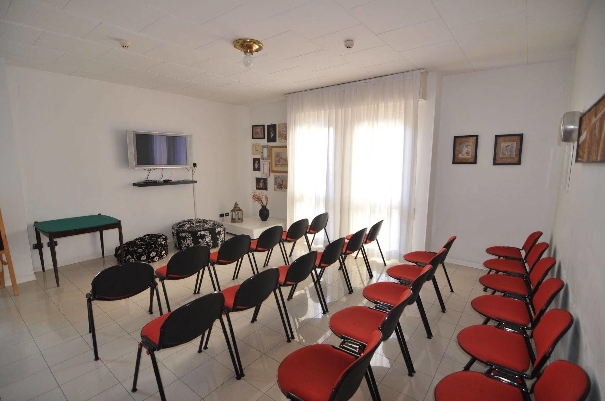 Hotel Nettuno Пезаро Экстерьер фото