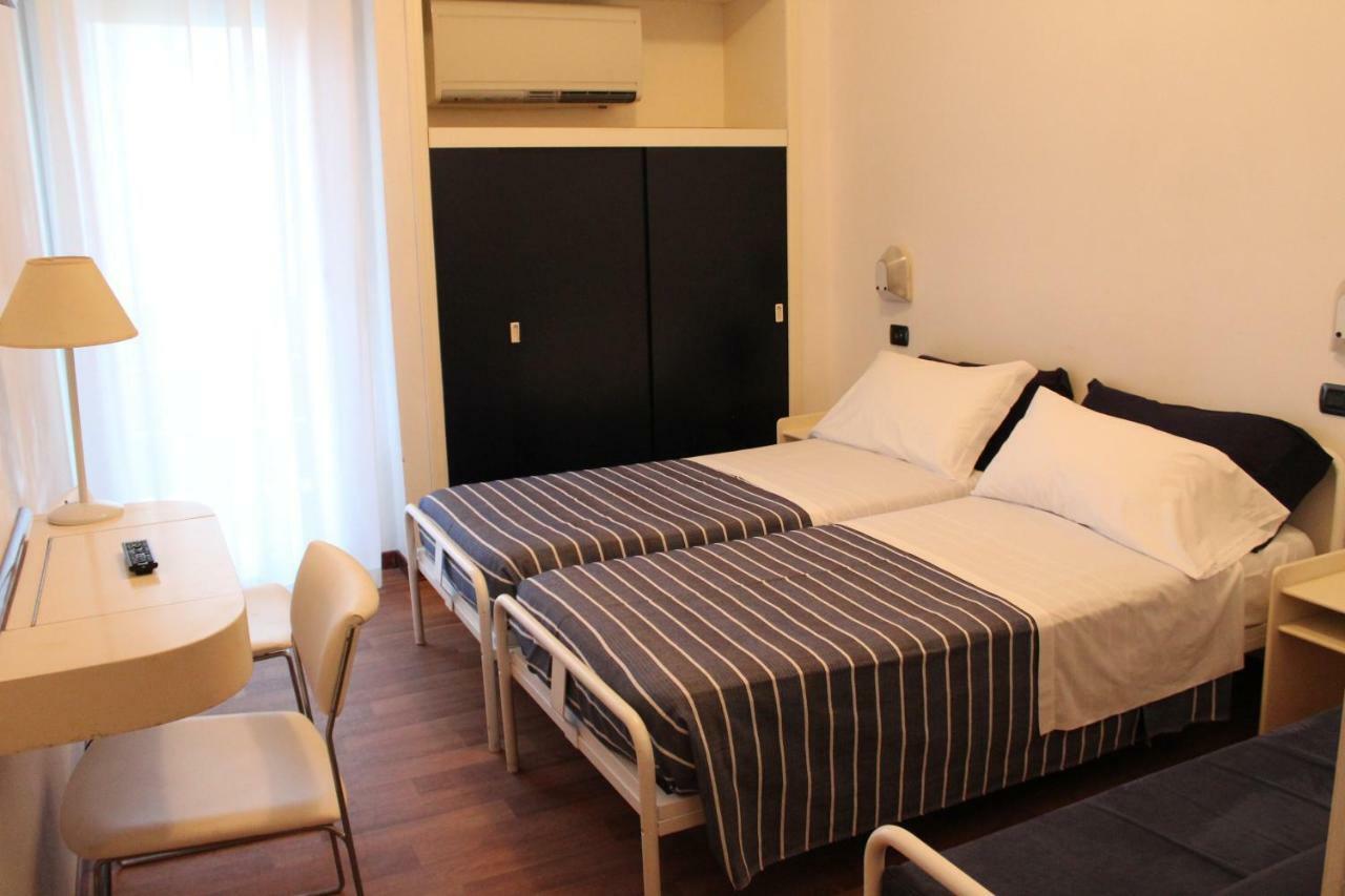 Hotel Nettuno Пезаро Экстерьер фото